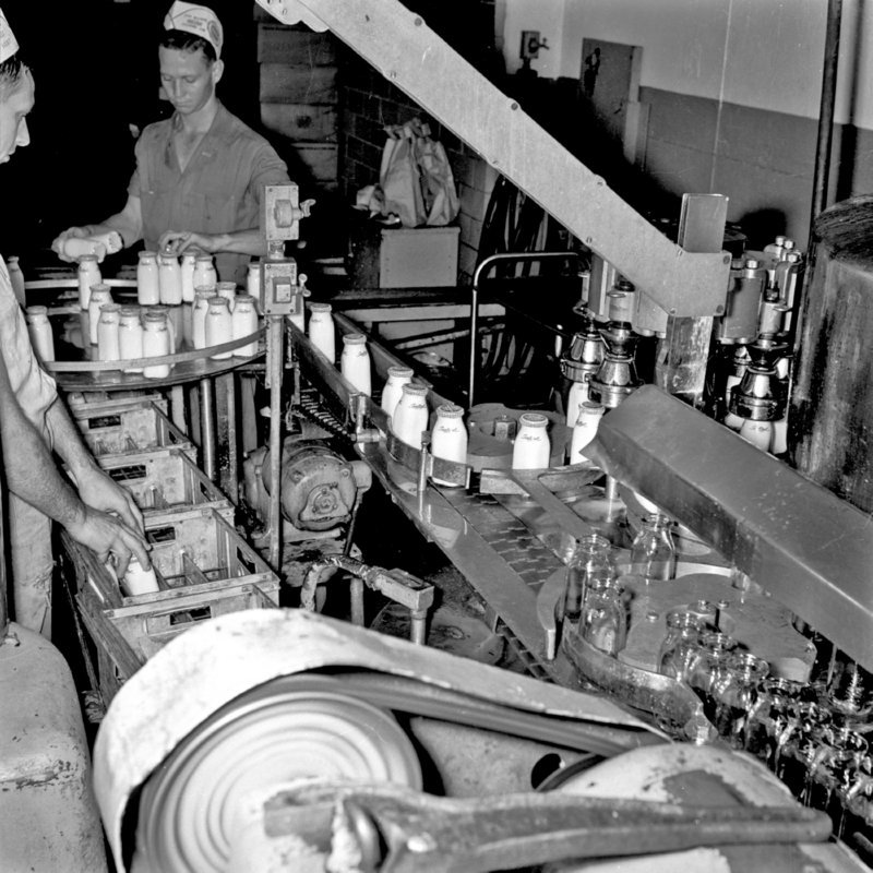 068_where bottles were filled and capped. (1952).jpg